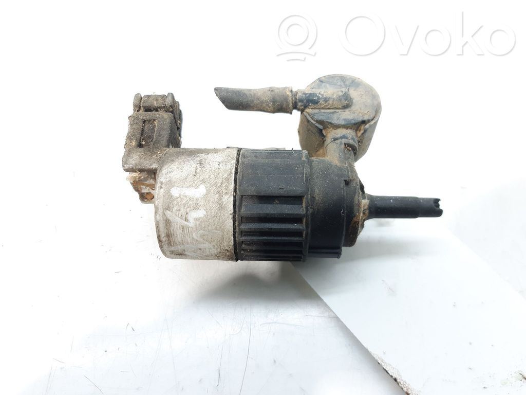 Nissan Almera N16 Tuulilasi tuulilasinpesimen pumppu 