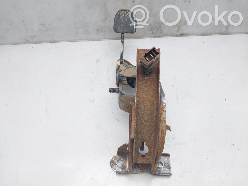 Pedal de embrague   E001050X11