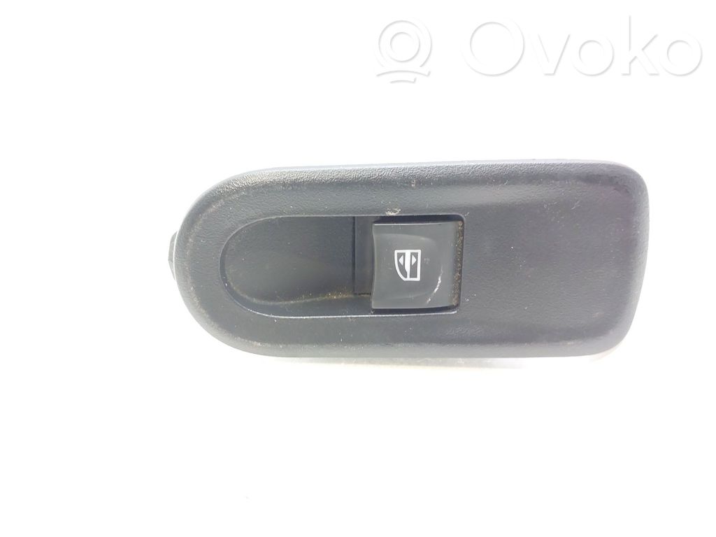 Interruptor del elevalunas eléctrico   8200467835