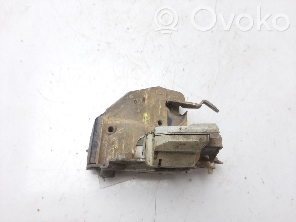 Mercedes-Benz E W124 Front door lock 