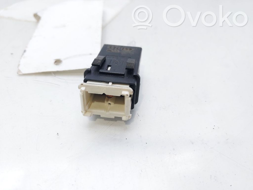 Renault Clio II Botón interruptor de luz de peligro 