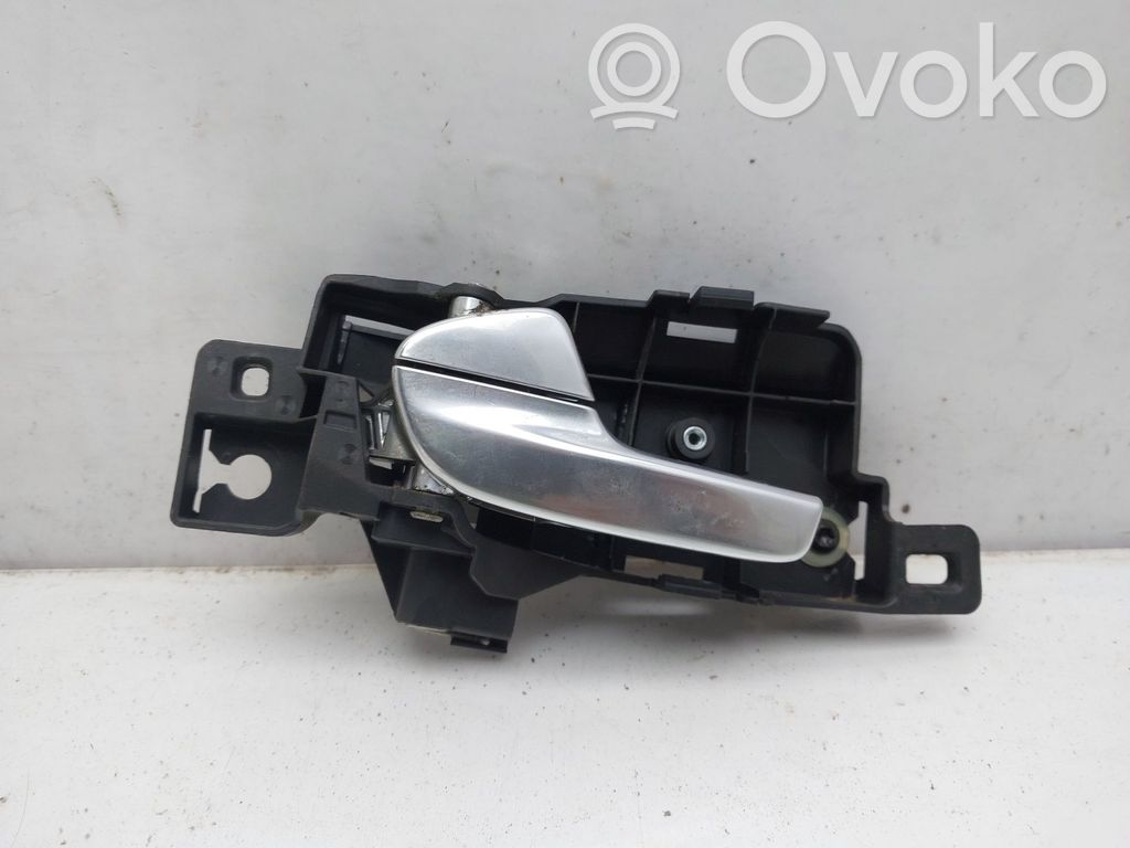 Manecilla interna puerta trasera   6M21U22601