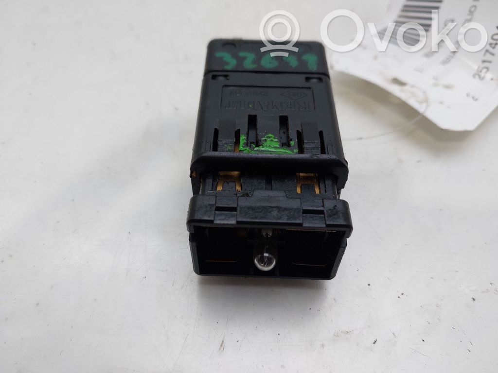 Renault Clio II Botón interruptor de luz de peligro 