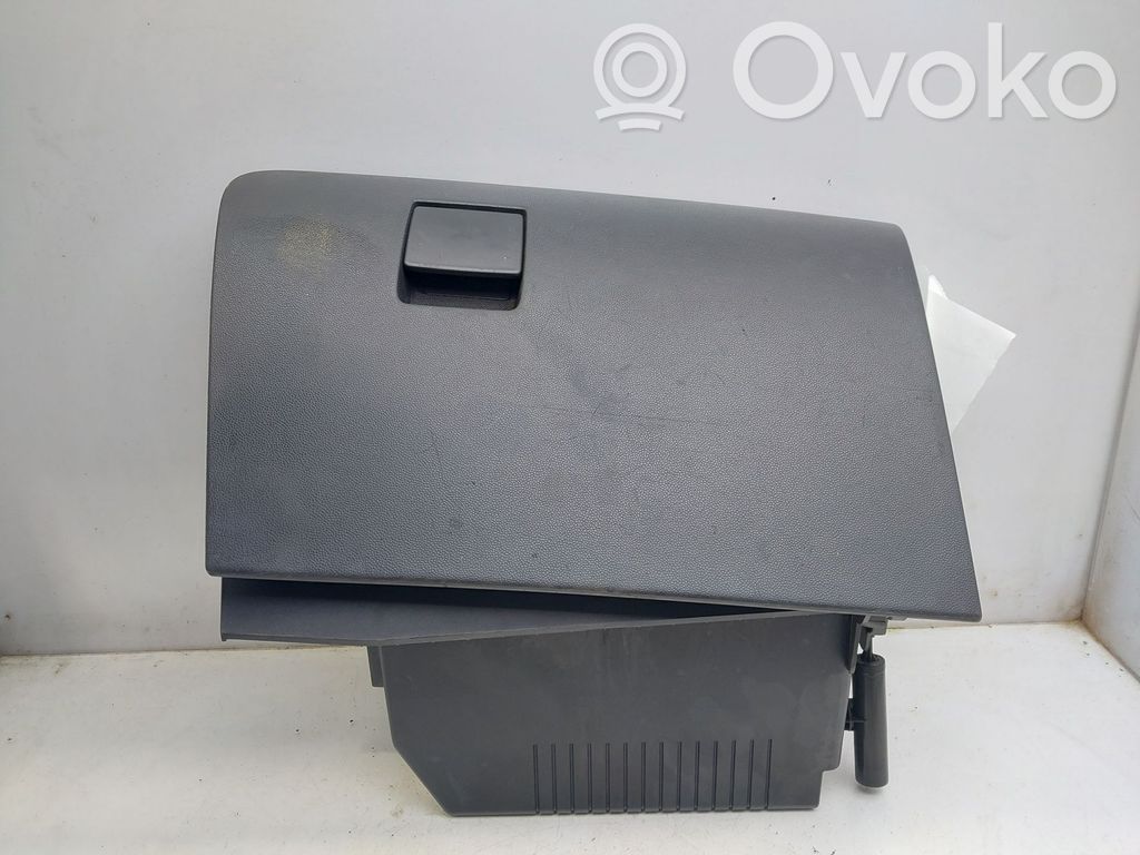 Opel Astra H Glove box 