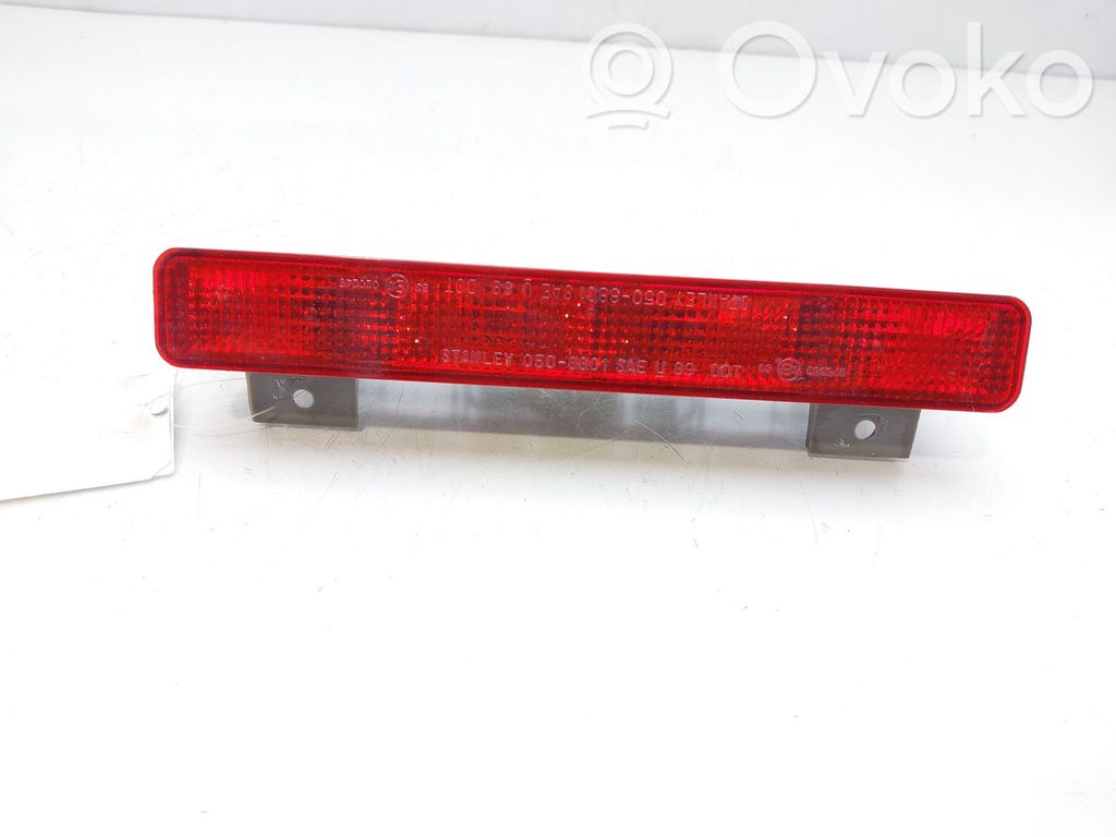 Mitsubishi Montero Third/center stoplight 