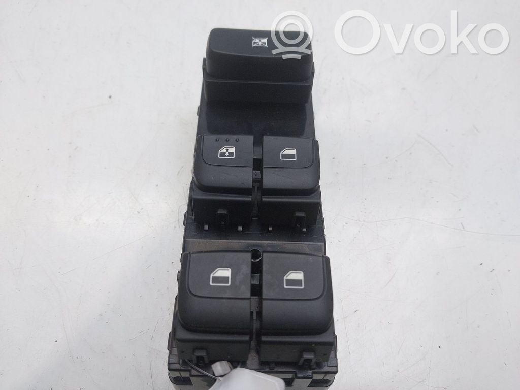 KIA Stonic Electric window control switch 