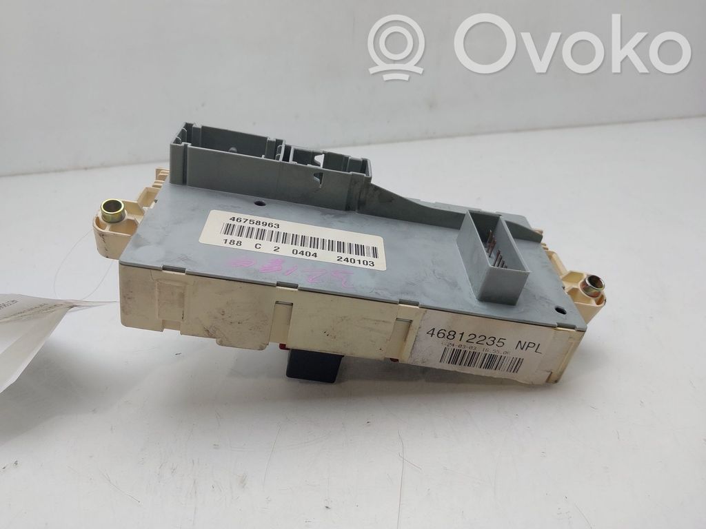 Fiat Punto (188) Ramka / Moduł bezpieczników 