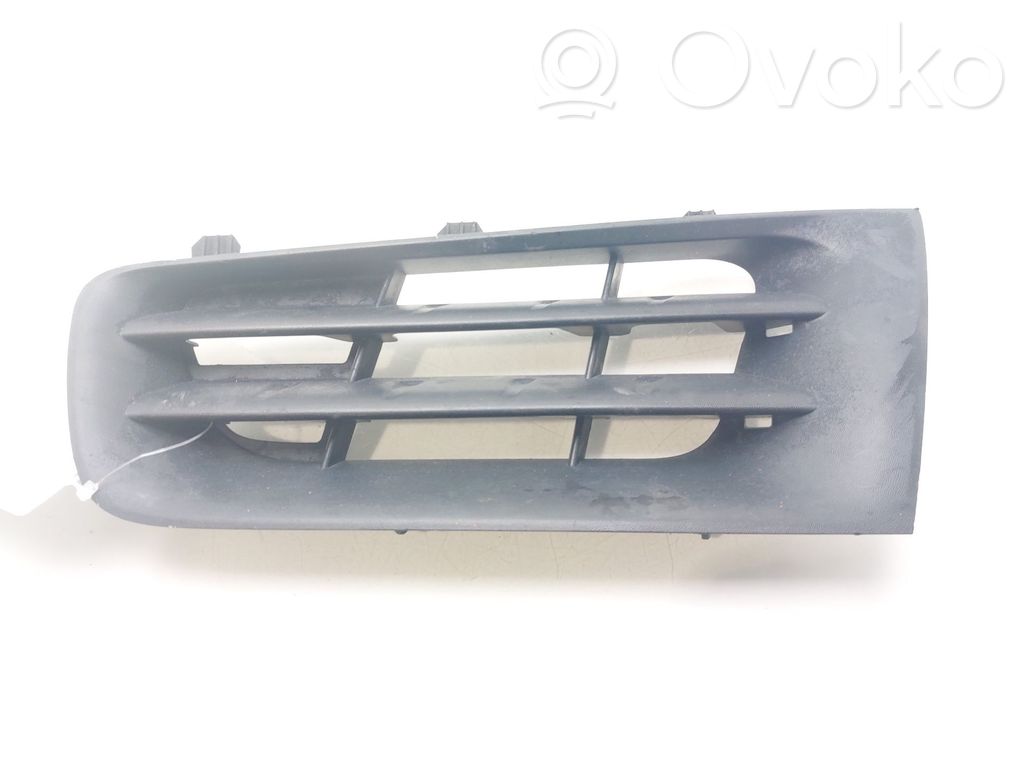 Atrapa chłodnicy / Grill   8200412381G