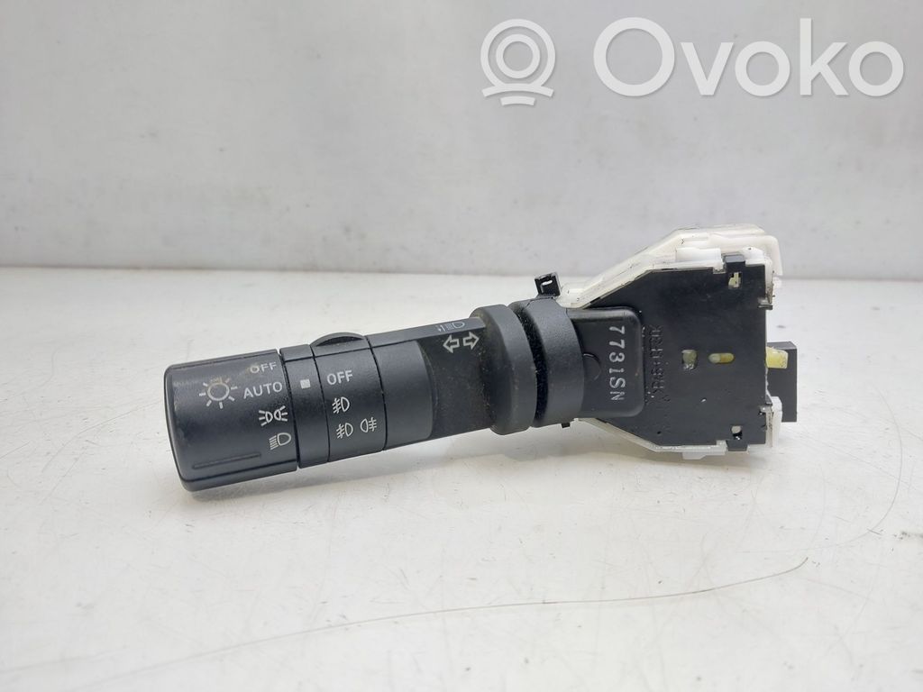 Nissan Qashqai Light switch 