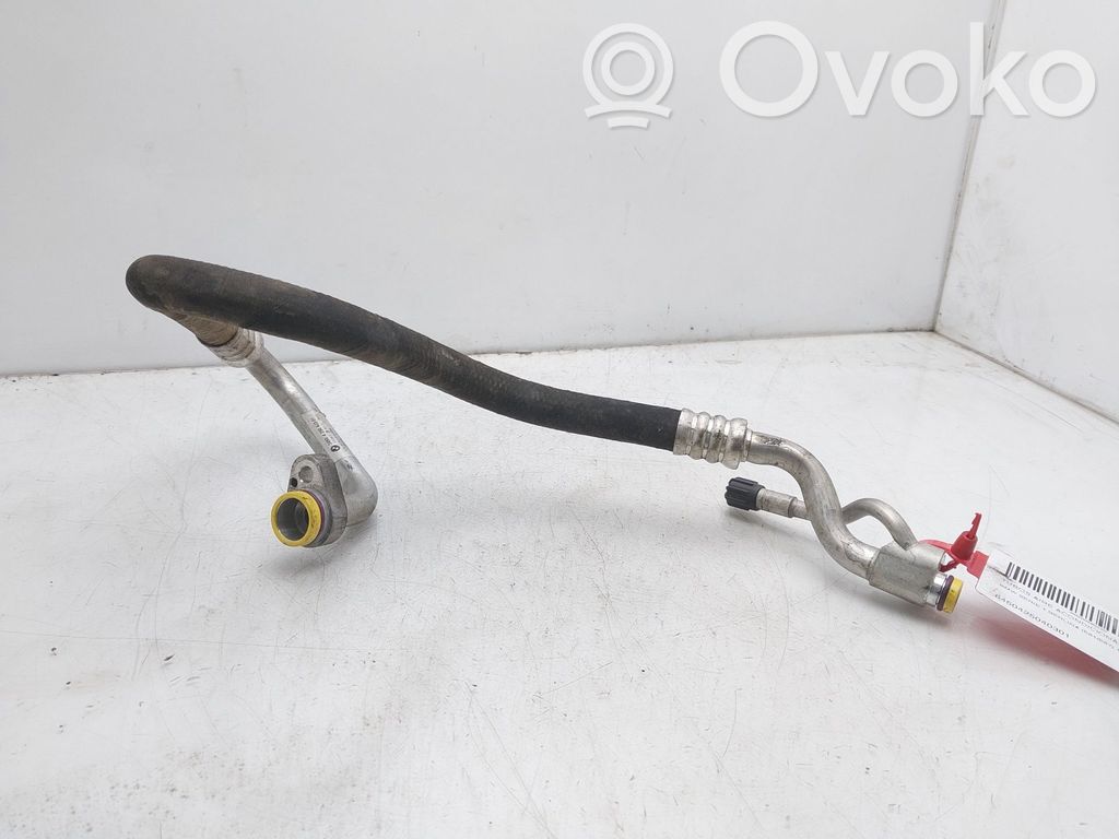 BMW 1 E81 E87 Ilmastointilaitteen putki (A/C) 