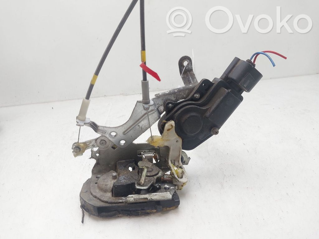 Toyota Corolla E120 E130 Zamek drzwi tylnych 
