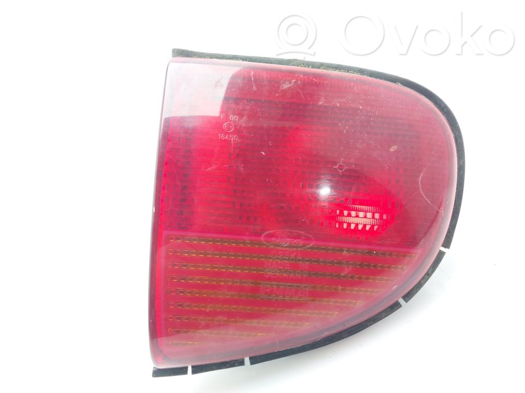 Ford Escort Takaluukun takavalot 