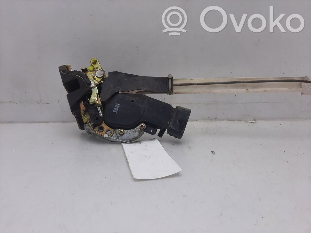 Toyota Corolla E110 Takaoven lukko 