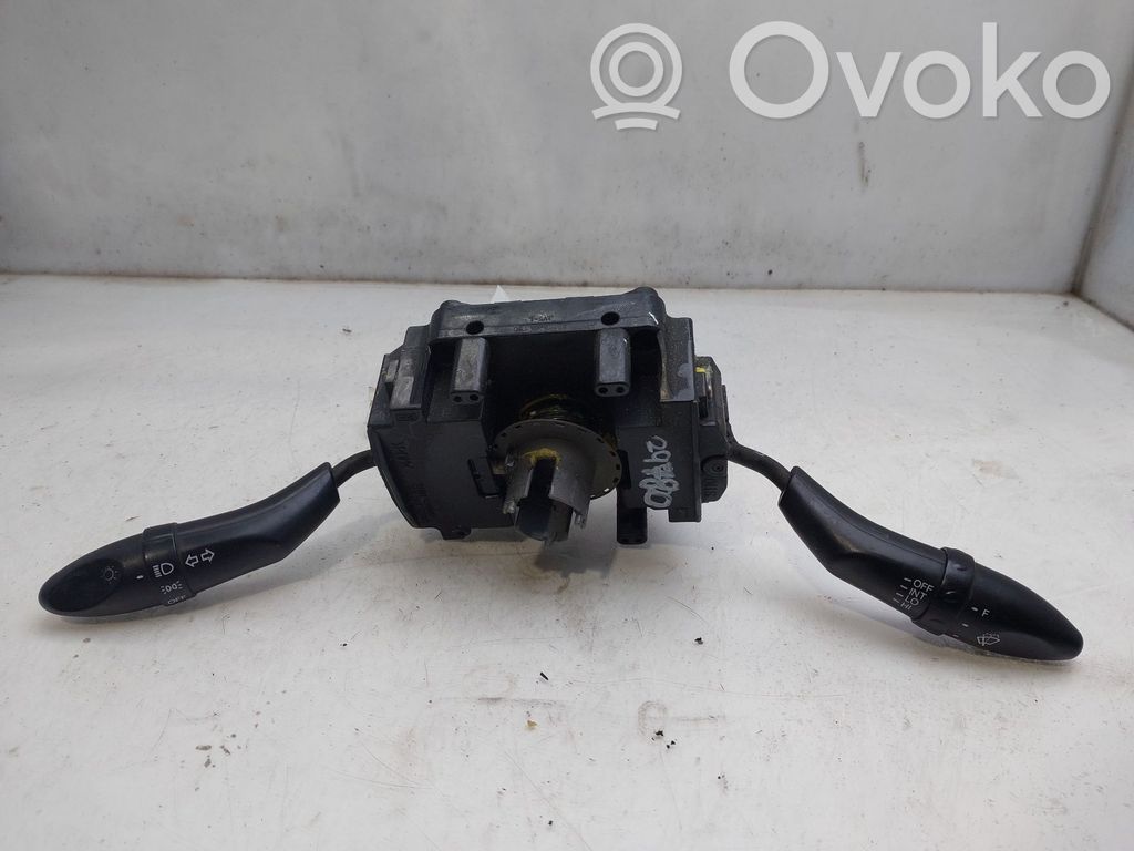 Hyundai Coupe Interruptores/botones de la columna de dirección 