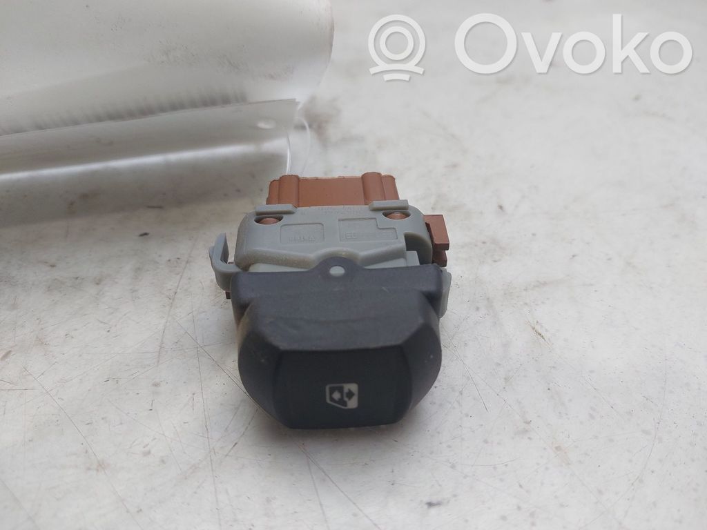 Renault Clio III Electric window control switch 