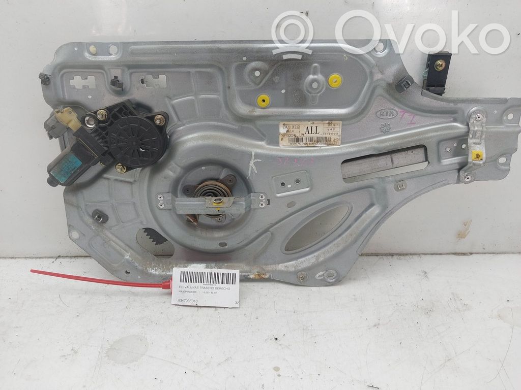 Regulador manual de la ventanilla trasera   834703F010