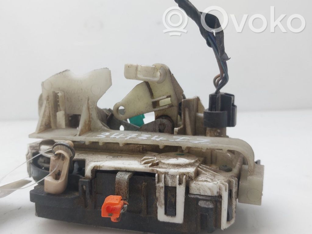 Jeep Patriot Priekšpusē slēdzene 