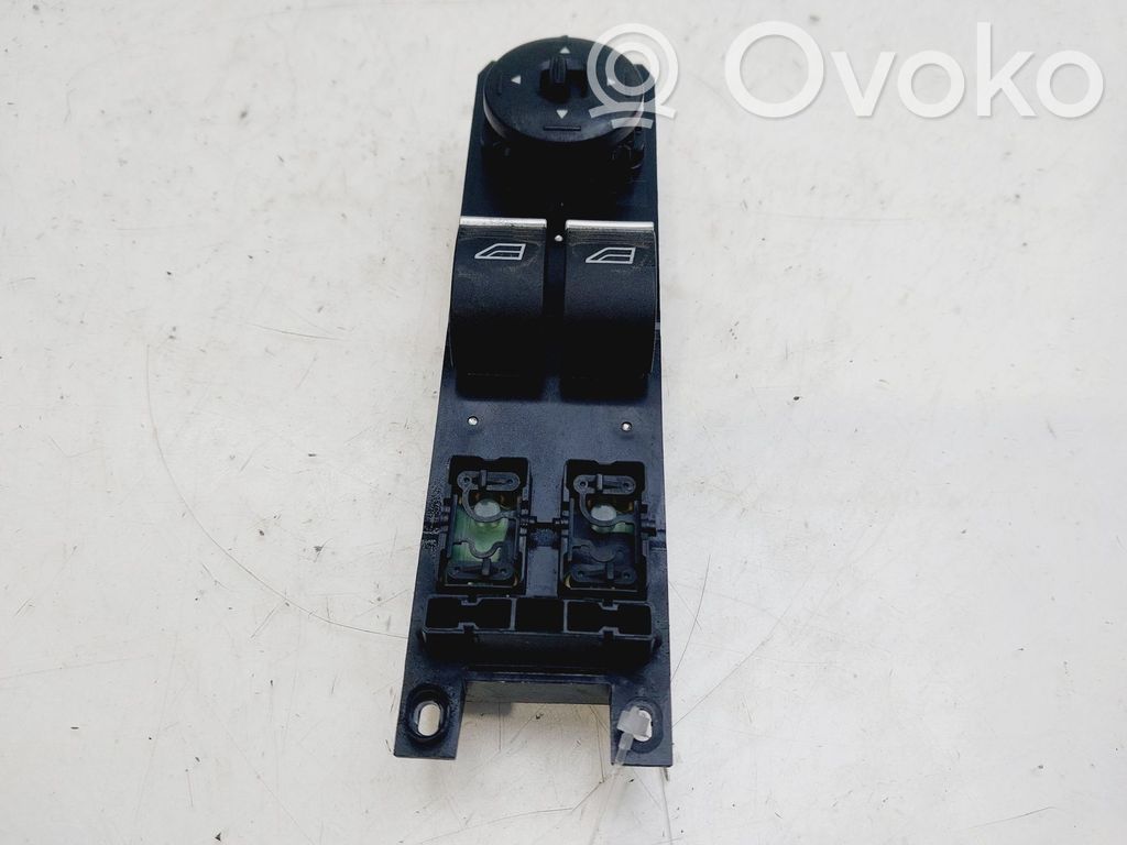 Ford Fiesta Przyciski szyb 