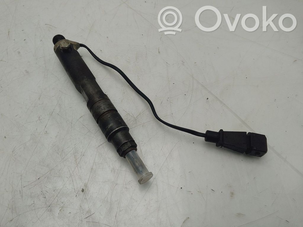 Inyector de combustible   028130201J