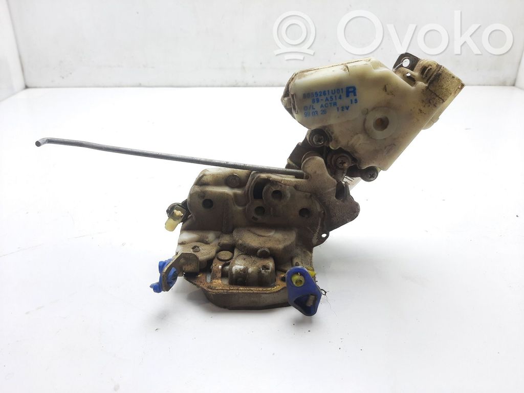 Nissan Vanette Priekšpusē slēdzene 