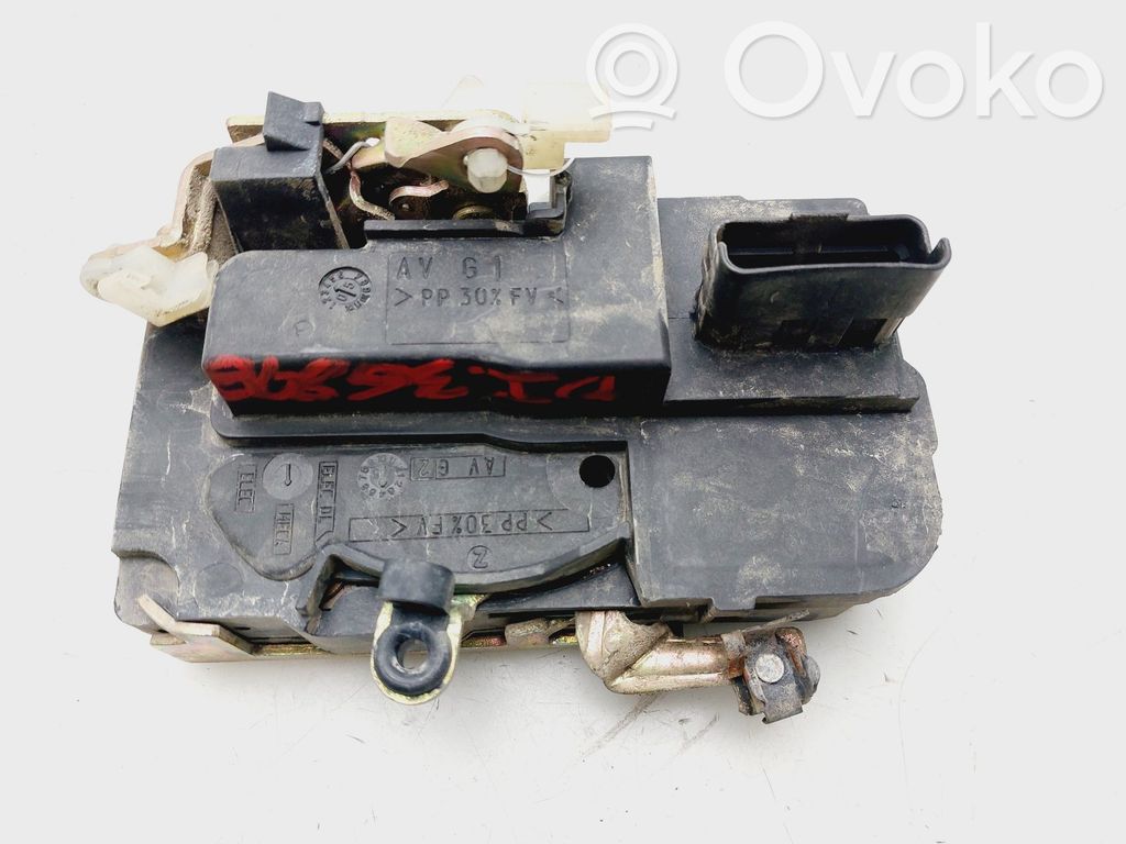 Citroen Berlingo Priekšpusē slēdzene 