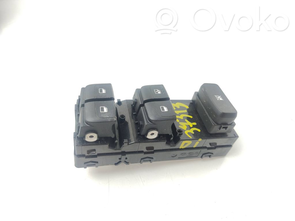 KIA Stonic Electric window control switch 
