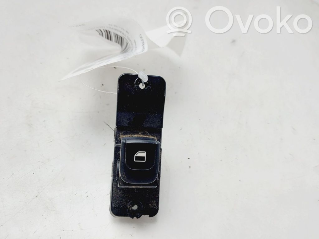 Electric window control switch   93580H8000