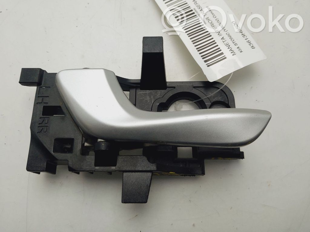 KIA Stonic Manecilla interna puerta trasera 