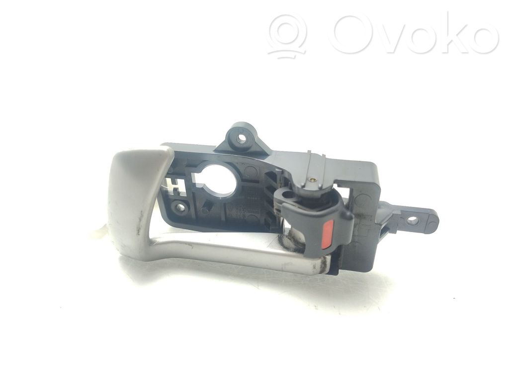 Manecilla interna puerta trasera   82613CM000