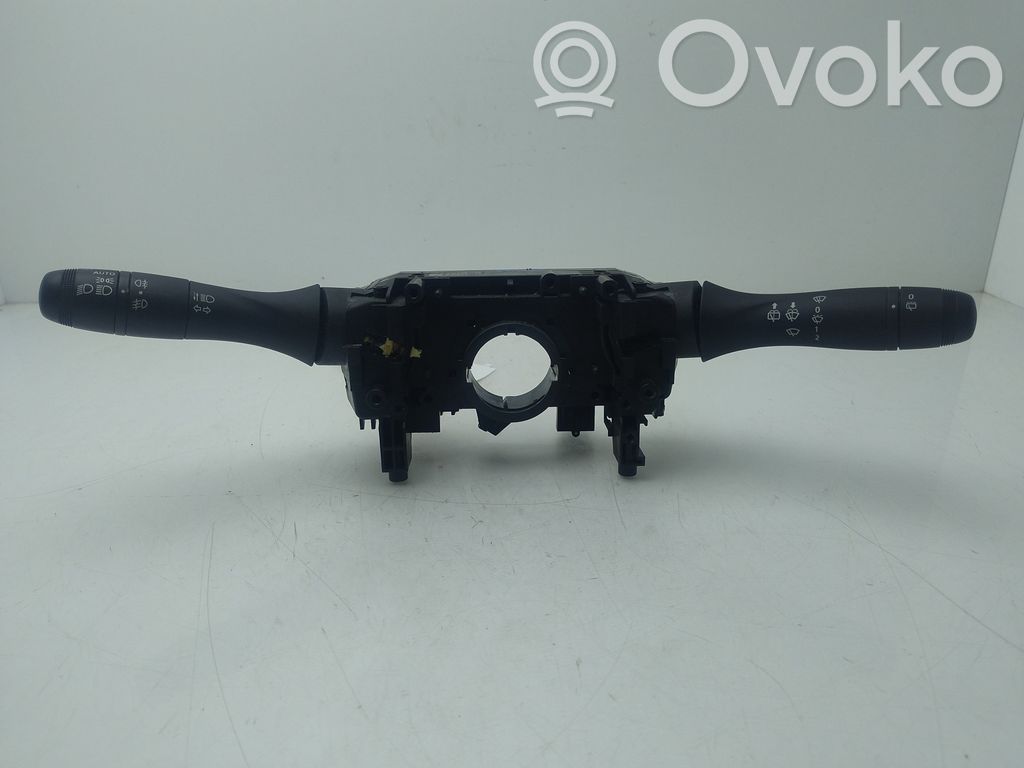 Dacia Duster II Interruptores/botones de la columna de dirección 