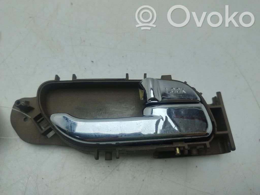 Manecilla interna puerta delantera   7242021000