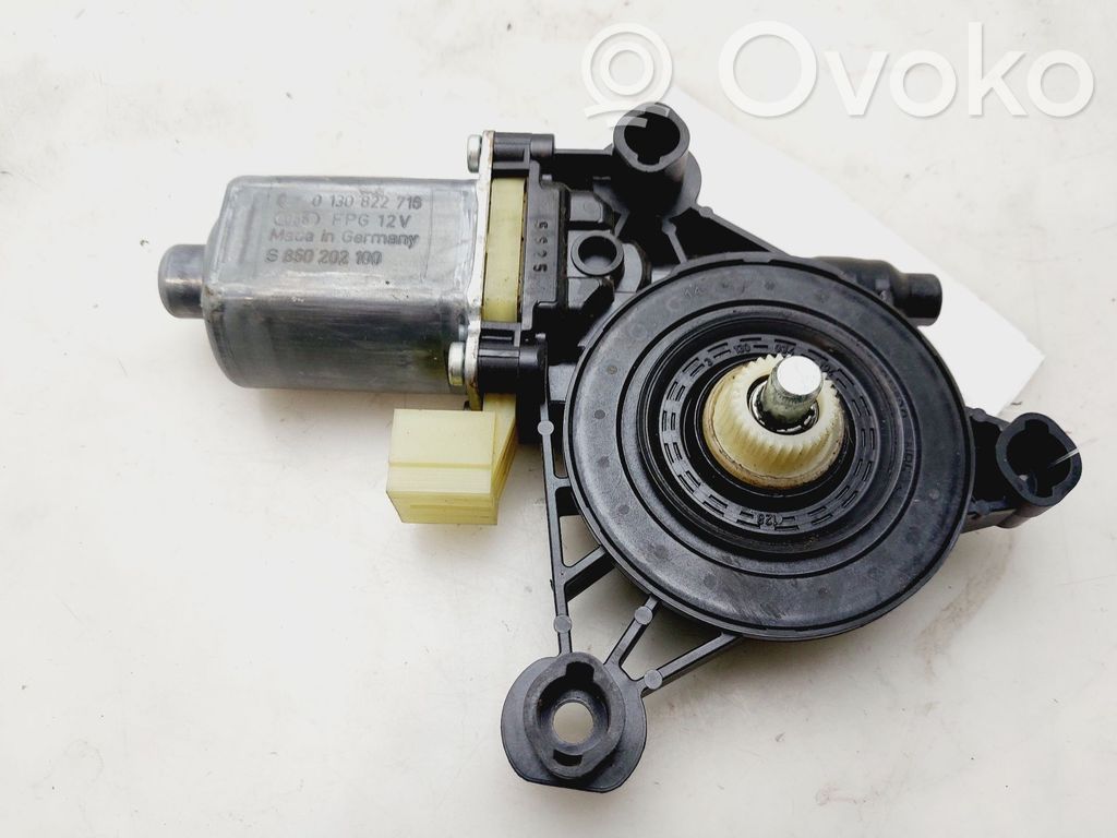 Motor del regulador de la ventanilla de la puerta delantera   5Q0959802B