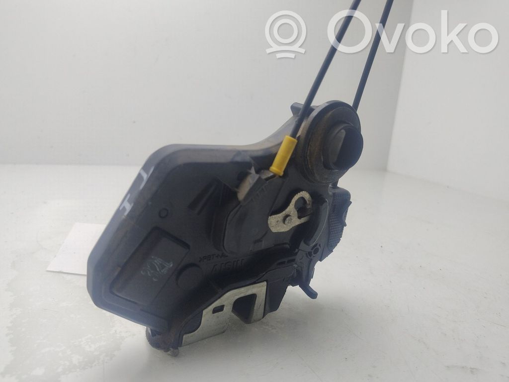 Toyota Corolla E110 Cerradura de puerta trasera 