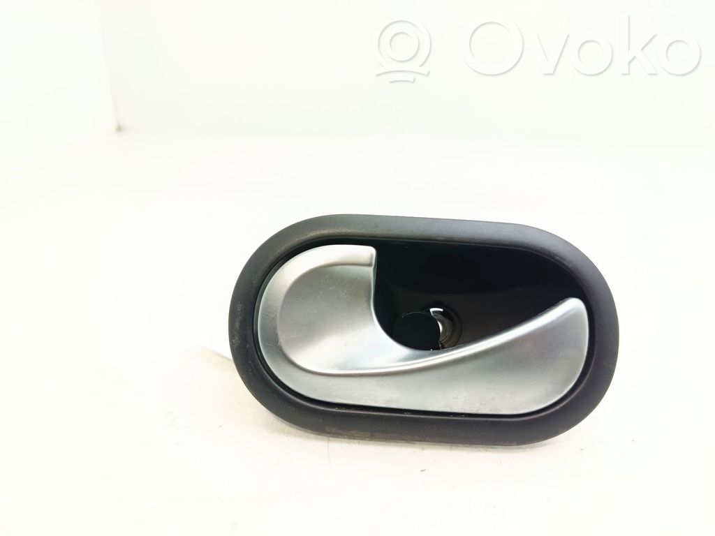 Renault Clio III Manecilla interna puerta trasera 