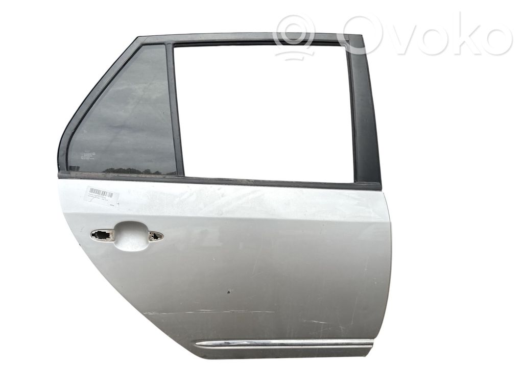 KIA Carens II Puerta trasera 