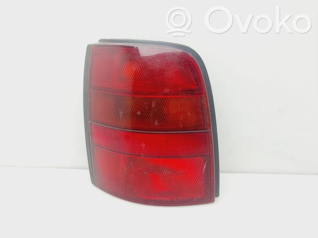 Nissan Micra Aizmugurējais lukturis virsbūvē 