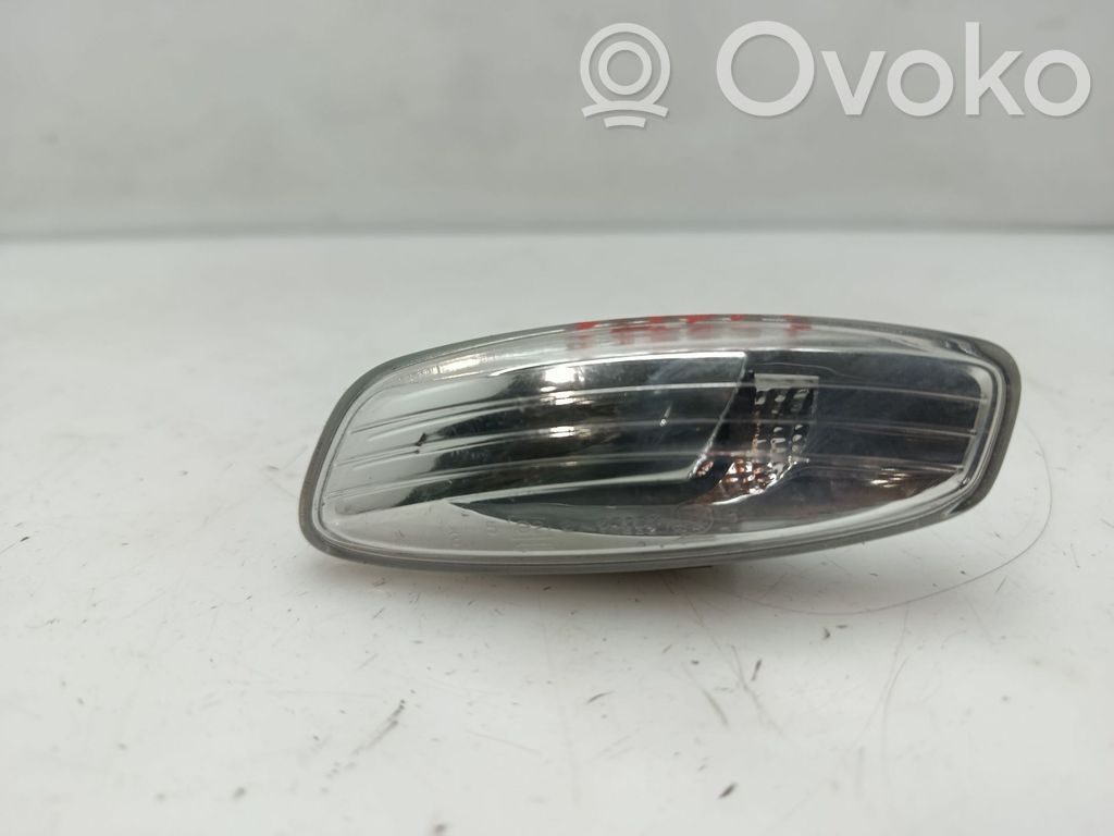 Citroen C3 Front fender indicator light 