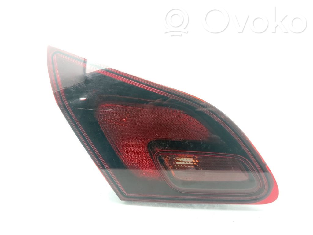 Opel Astra J Lampy tylnej klapy bagażnika 