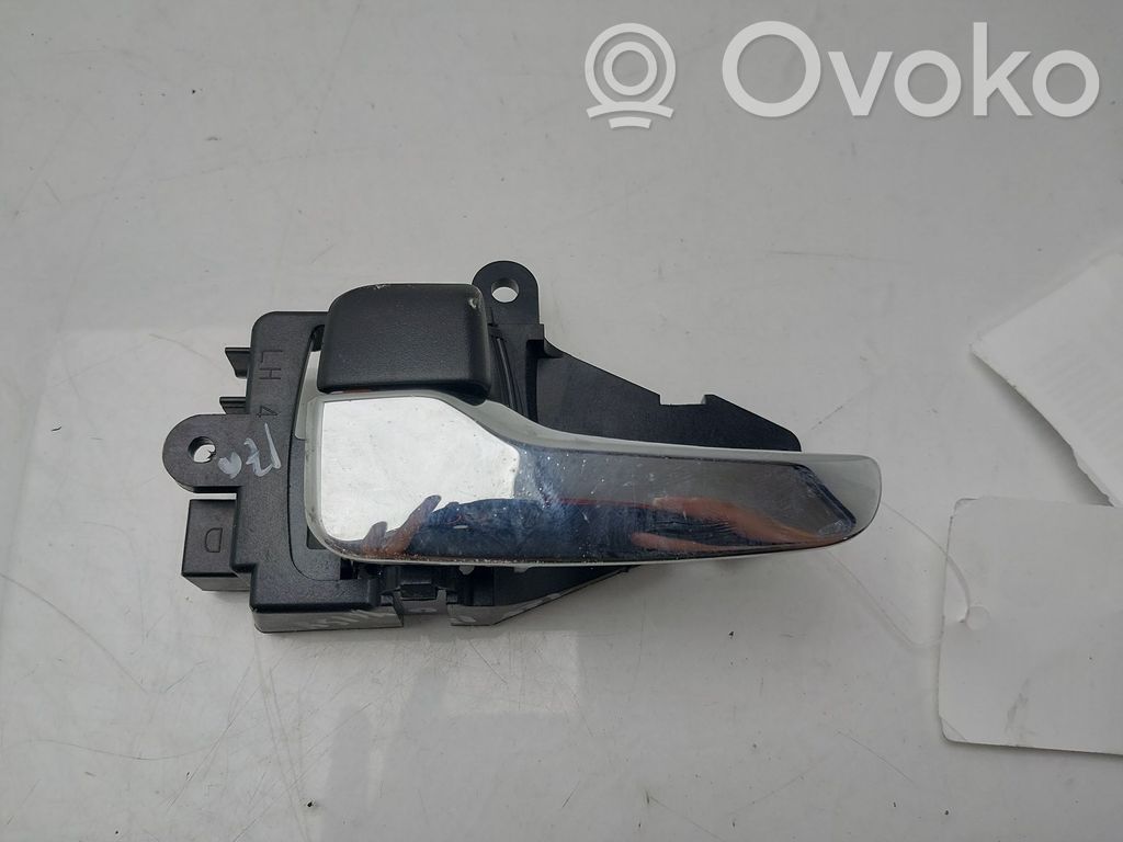 Manecilla interna puerta trasera   MN105359