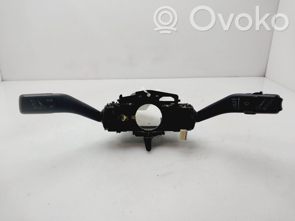 Volkswagen Golf VI Boutons / interrupteurs volant 