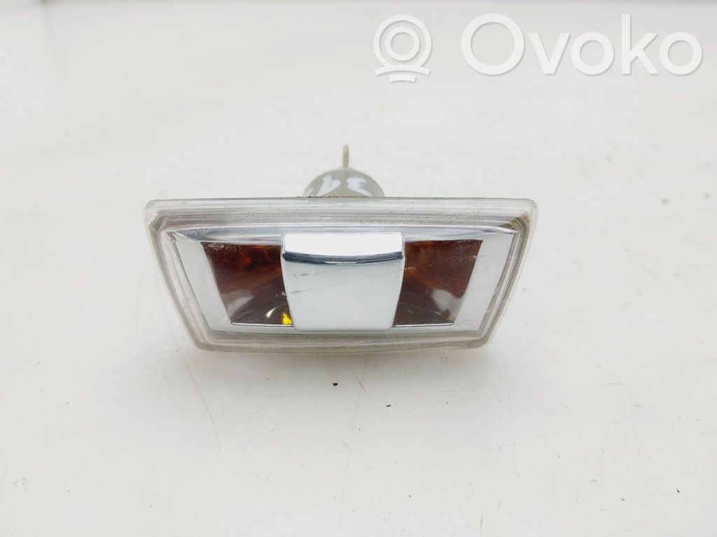 Opel Insignia A Semnalizator bară față 