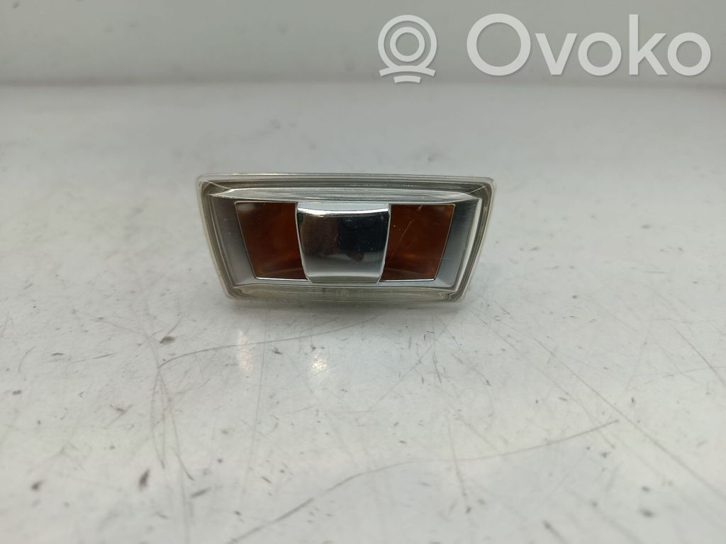 Opel Insignia A Semnalizator bară față 