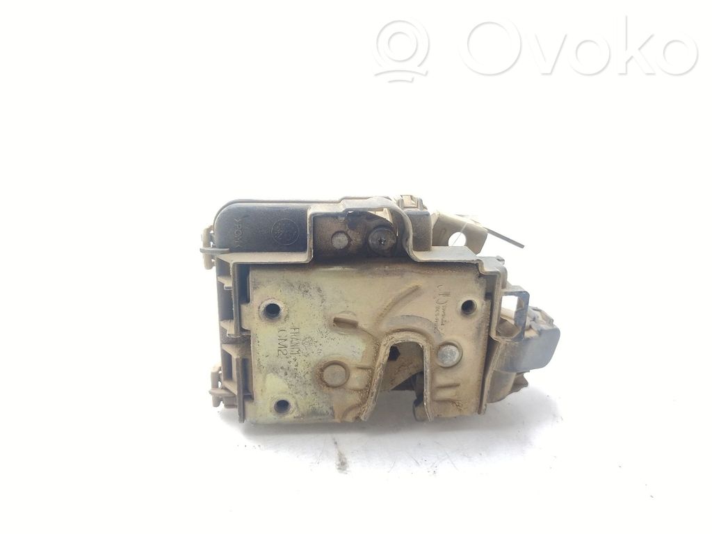 Volkswagen Golf III Front door lock 