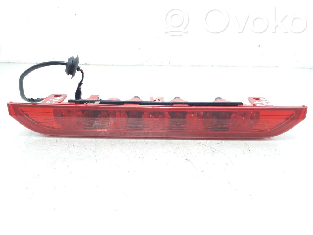 KIA Stonic Third/center stoplight 
