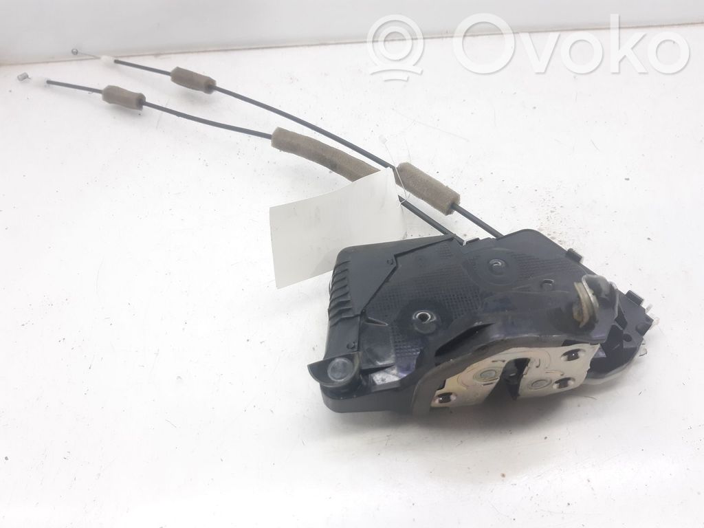 Honda CR-V Priekšpusē slēdzene 