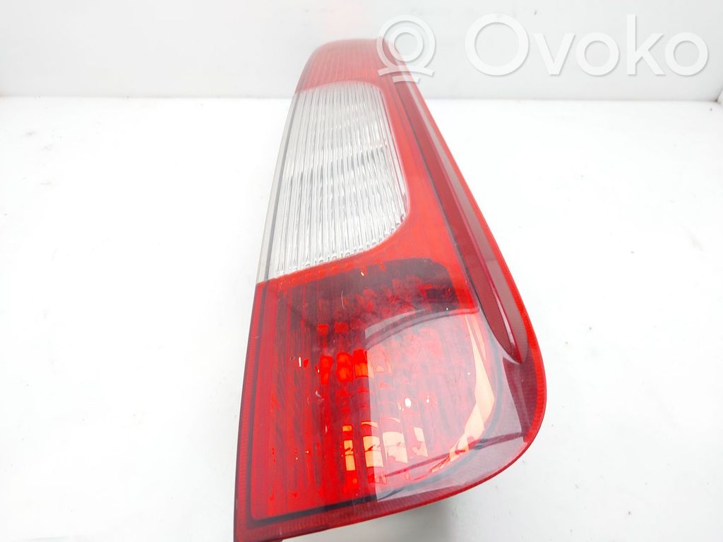 Ford Focus C-MAX Aizmugurējais lukturis virsbūvē 