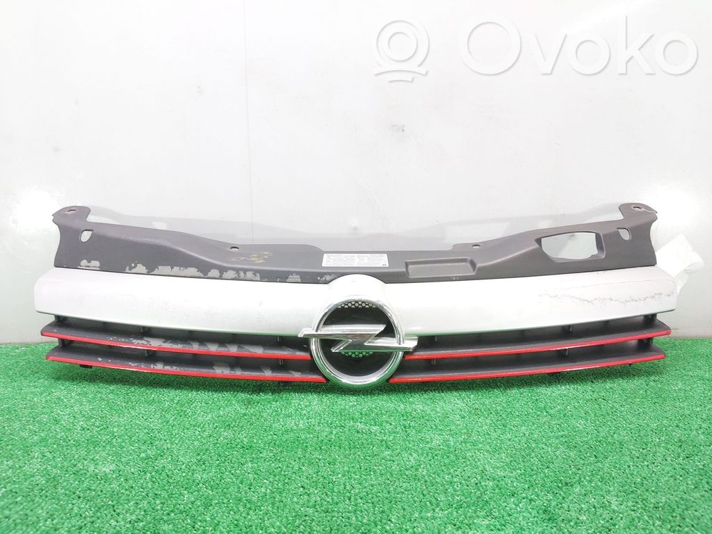 Opel Astra H Etusäleikkö 