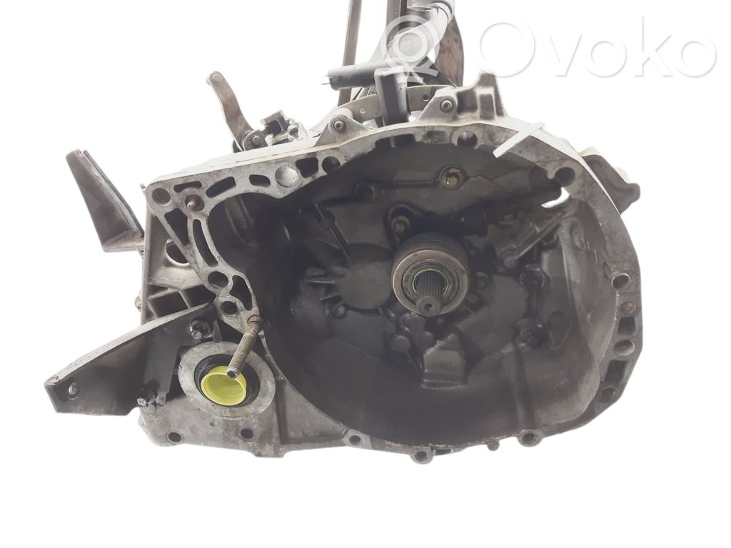 Nissan Micra Cutie viteze manuală cu 5 trepte 