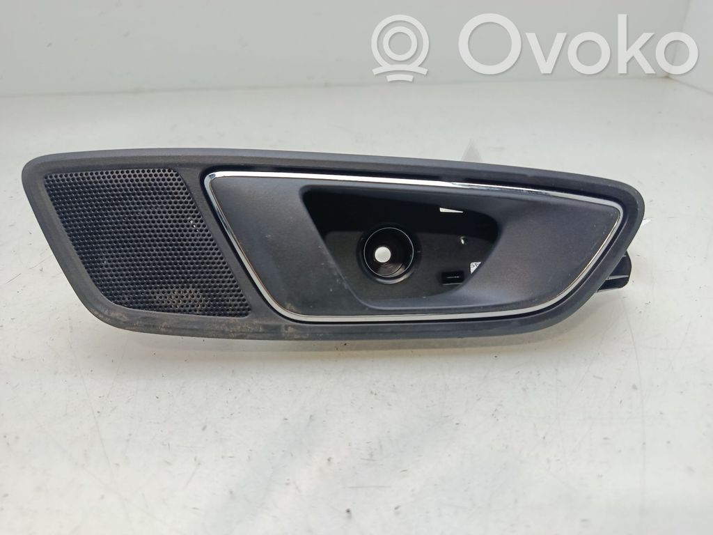 Manecilla interna puerta trasera   5F4839114B