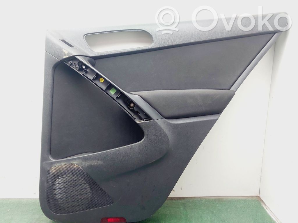 Volkswagen Tiguan Rivestimento del pannello della portiera posteriore 
